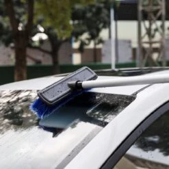 Navaris Telescopische Autowasborstel - Watergevoerde Wasborstel Voor Auto's En Ramen Met Uitschuifbare Lange Handgreep En Zachte Haren - Blauw -Dagelijkse Benodigdheden Winkel 1200x1200 497