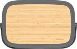 Brabantia Nic Broodtrommel - Met Bamboe Deksel - Dark Grey -Dagelijkse Benodigdheden Winkel 1200x766